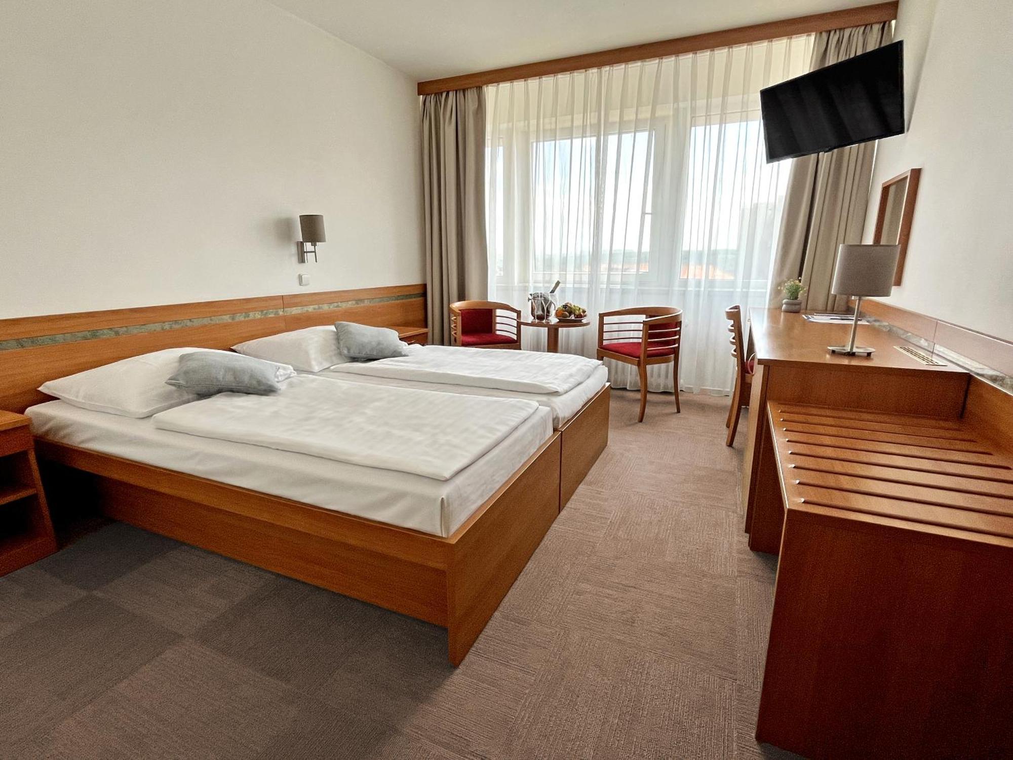 Hotel Ilf Prague Extérieur photo